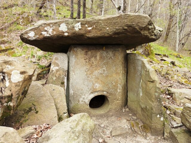 ЗАЧЕМ СОЗДАВАЛИСЬ ДОЛЬМЕНЫ?